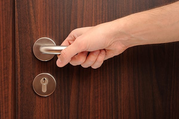 How to Clean Your Door Handles