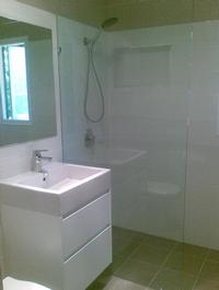 Shower screen protection - Once your shower screen and mirrors have been protected, your glass will look like new for 2 years with a full warranty. Cleaning time can be reduced by up to 90%.