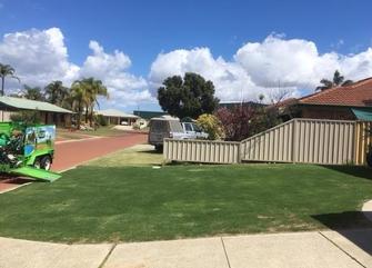 Lawn Fertilising in Gosnells - I fertilised this lawn 2 weeks ago and look how green it is!!
So important to start feeding your lawns now so they look their best.
I use the best quality fertiliser too.