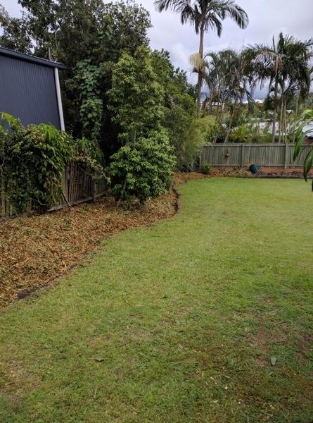 After - Garden tidy in Maroochydore - This is a client who wanted a natural garden edge. I dug out the edge and filled the garen with mulch. You can see the diffference and how much better it looks from the &#39;before&#39; photo.