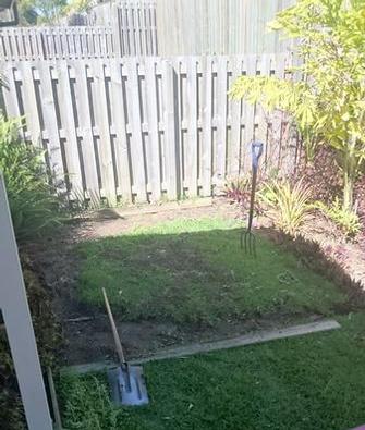 Before - Garden makeover in Carindale - This tired, old patch of the&nbsp;yard needs transforming into a garden bed, with some new plants. I can help you with the selection of plants that would be suitable for your garden.