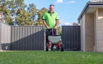 Does your lawn need fertilising? I can help.