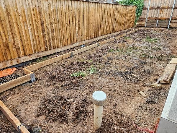 Lawn installation - installing timber edging